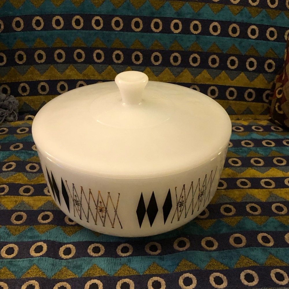 Vintage Federal Glass Co. 2.5 Q Covered Casserole Black Diamond Atomic Harlequin